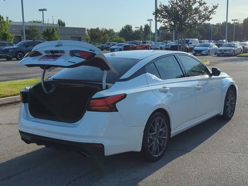 Used 2024 Nissan Altima 2.0 SR FWD image 8