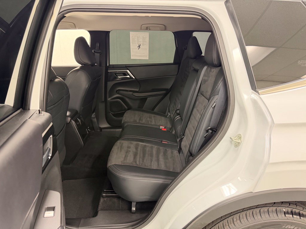 Used 2024 Mitsubishi Outlander SE FWD image 18