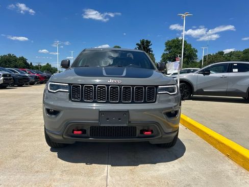 Used 2020 Jeep Grand Cherokee Trailhawk w/ Trailhawk Luxury Group AWD/4WD image 2