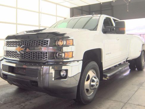Used 2019 Chevrolet Silverado 3500 LT w/ LT Convenience Package AWD/4WD image 4