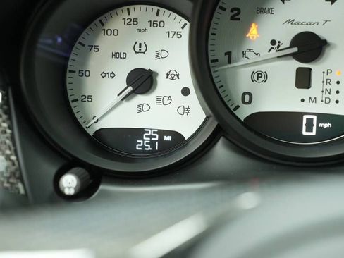 New 2026 Porsche Macan Turbo image 15