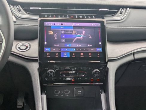 New 2025 Jeep Grand Cherokee L Limited w/ Black Appearance Package image 16