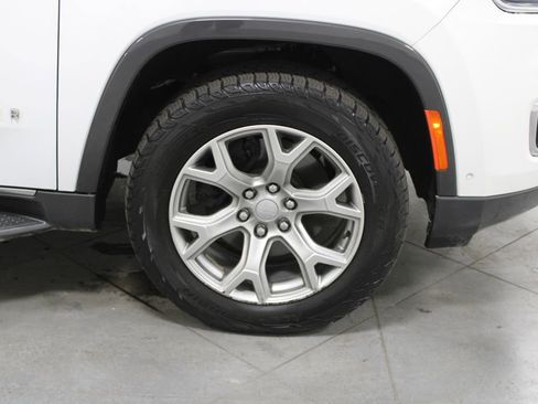 Used 2022 Jeep Wagoneer Series II AWD/4WD image 13