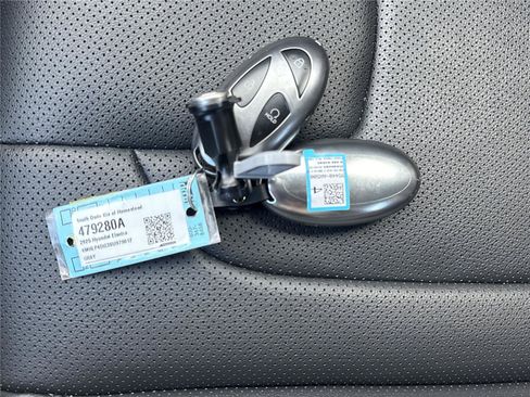 Used 2025 Hyundai Elantra Limited FWD image 20
