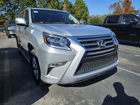 Used 2018 Lexus GX 460 image 4
