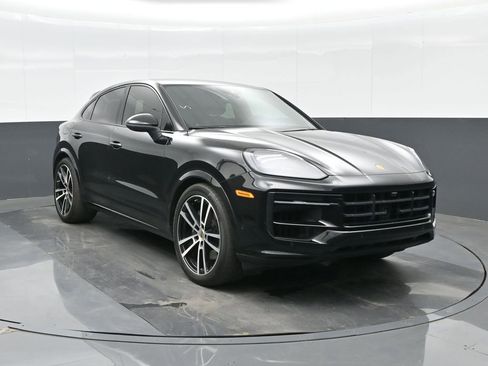 Certified 2024 Porsche Cayenne Coupe AWD/4WD image 11