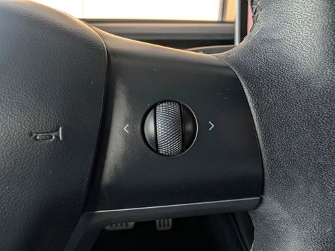 Used 2023 Tesla Model Y Performance AWD/4WD image 5