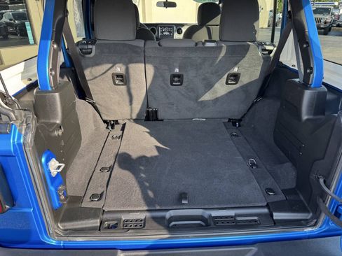 Used 2023 Jeep Wrangler Unlimited Sport AWD/4WD image 9