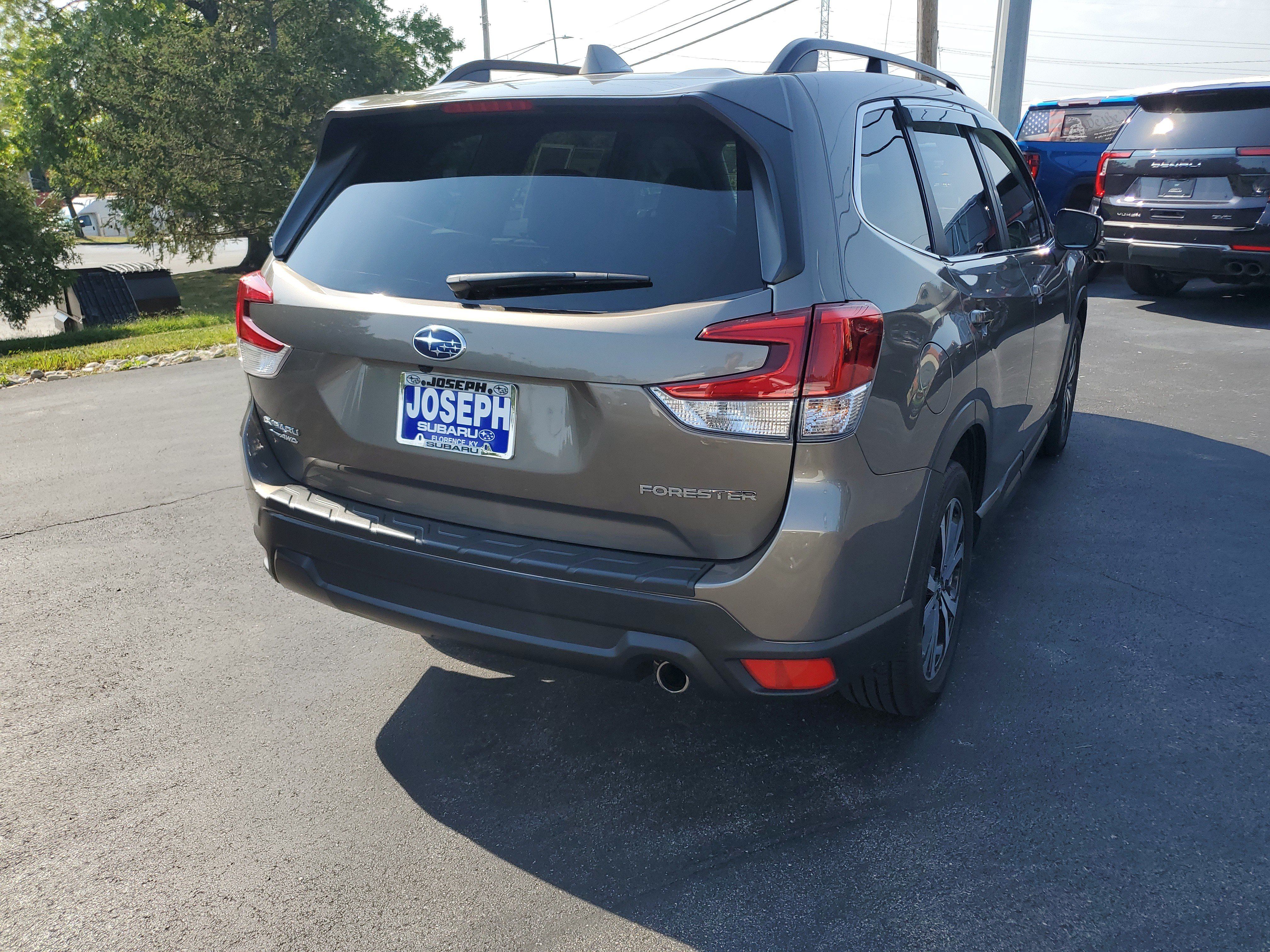 Used 2020 Subaru Forester Limited w/ Popular Package #3 AWD/4WD image 3