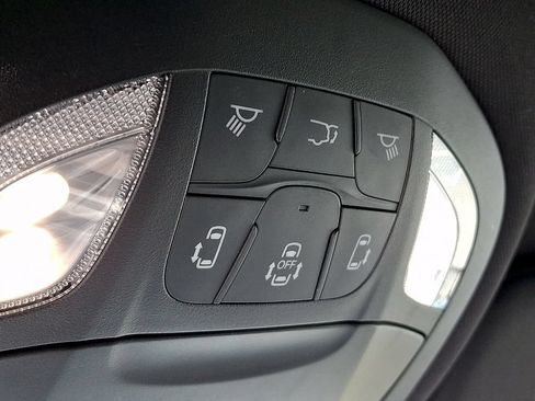 Used 2025 Chrysler Pacifica Select FWD image 24