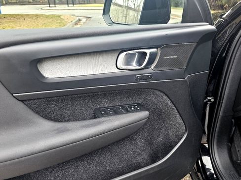 Used 2023 Volvo XC40 B5 Ultimate w/ Climate Package image 17