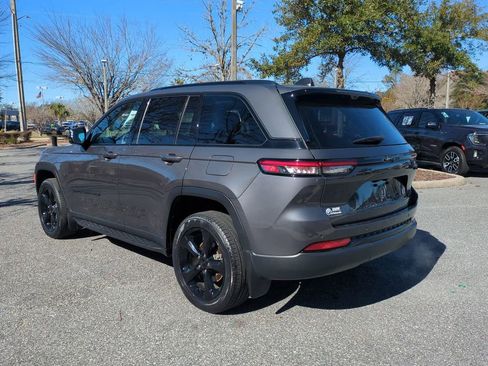 Used 2023 Jeep Grand Cherokee Limited w/ Luxury Tech Group II image 7