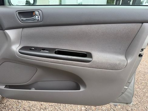 Used 2005 Toyota Camry LE FWD image 25