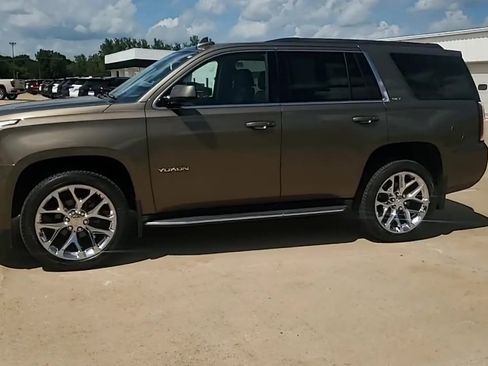 Used 2016 GMC Yukon SLT AWD/4WD image 5