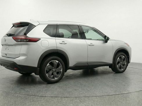 Used 2025 Nissan Rogue SV FWD image 9