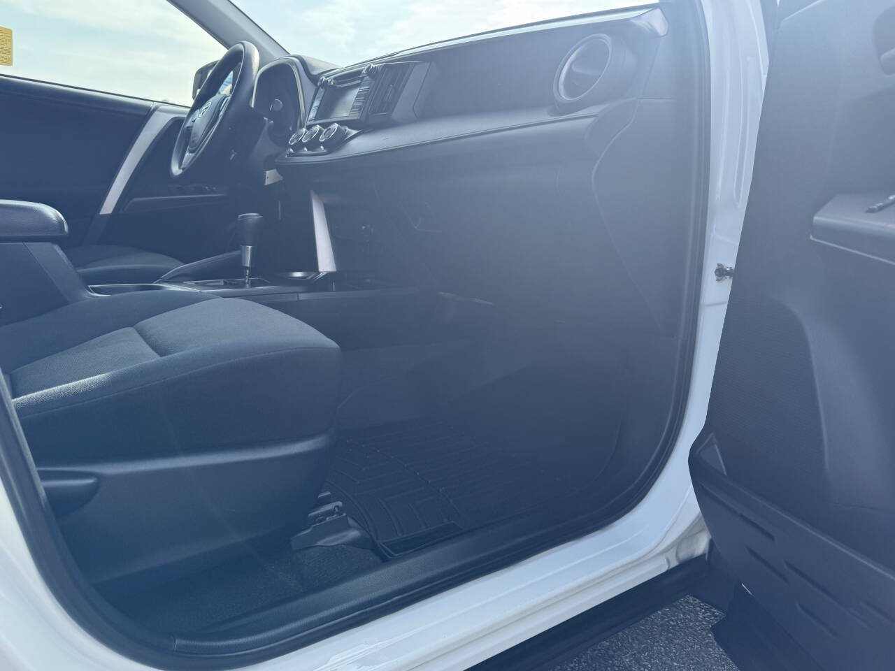 Used 2016 Toyota RAV4 LE AWD/4WD image 36