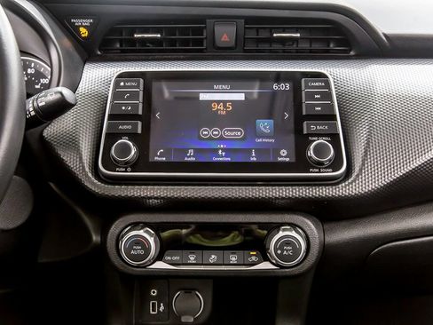 Used 2019 Nissan Kicks SV FWD image 18