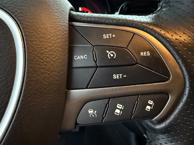 Used 2023 Dodge Durango SXT w/ SXT Blacktop Group RWD image 11