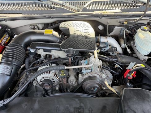 Used 2004 Chevrolet Silverado 2500 W/T w/ Heavy-Duty Power Package AWD/4WD image 15