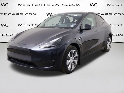 Used 2024 Tesla Model Y Long Range AWD/4WD image 1