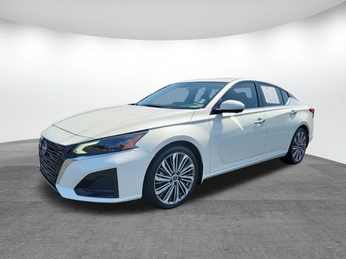 Used 2025 Nissan Altima 2.5 SL FWD image 3