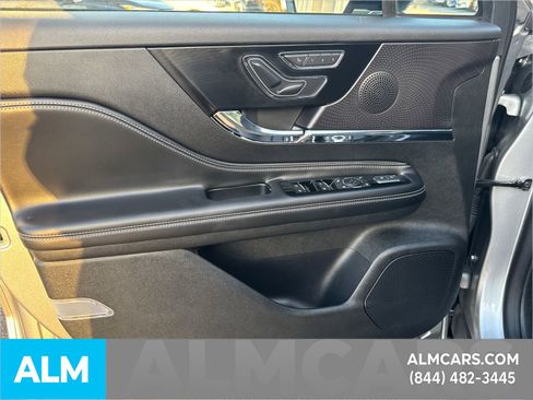 Used 2024 Lincoln Corsair AWD image 12