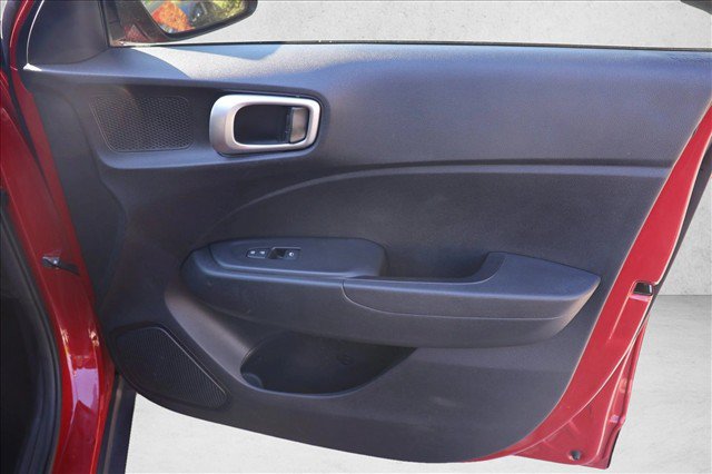 Used 2022 Hyundai Venue SEL FWD image 30