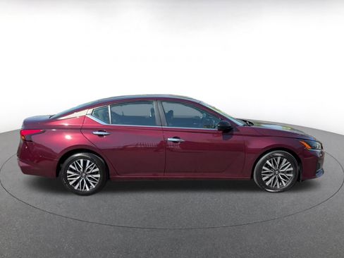 Used 2024 Nissan Altima 2.5 SV image 16