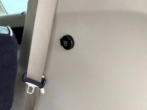 Used 2023 Chrysler Pacifica Limited FWD image 20