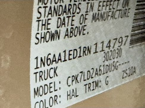 Used 2024 Nissan Titan PRO-4X w/ Pro-4x Convenience Package image 33