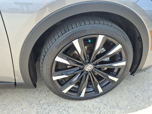 Used 2024 Toyota Crown Platinum AWD/4WD image 9
