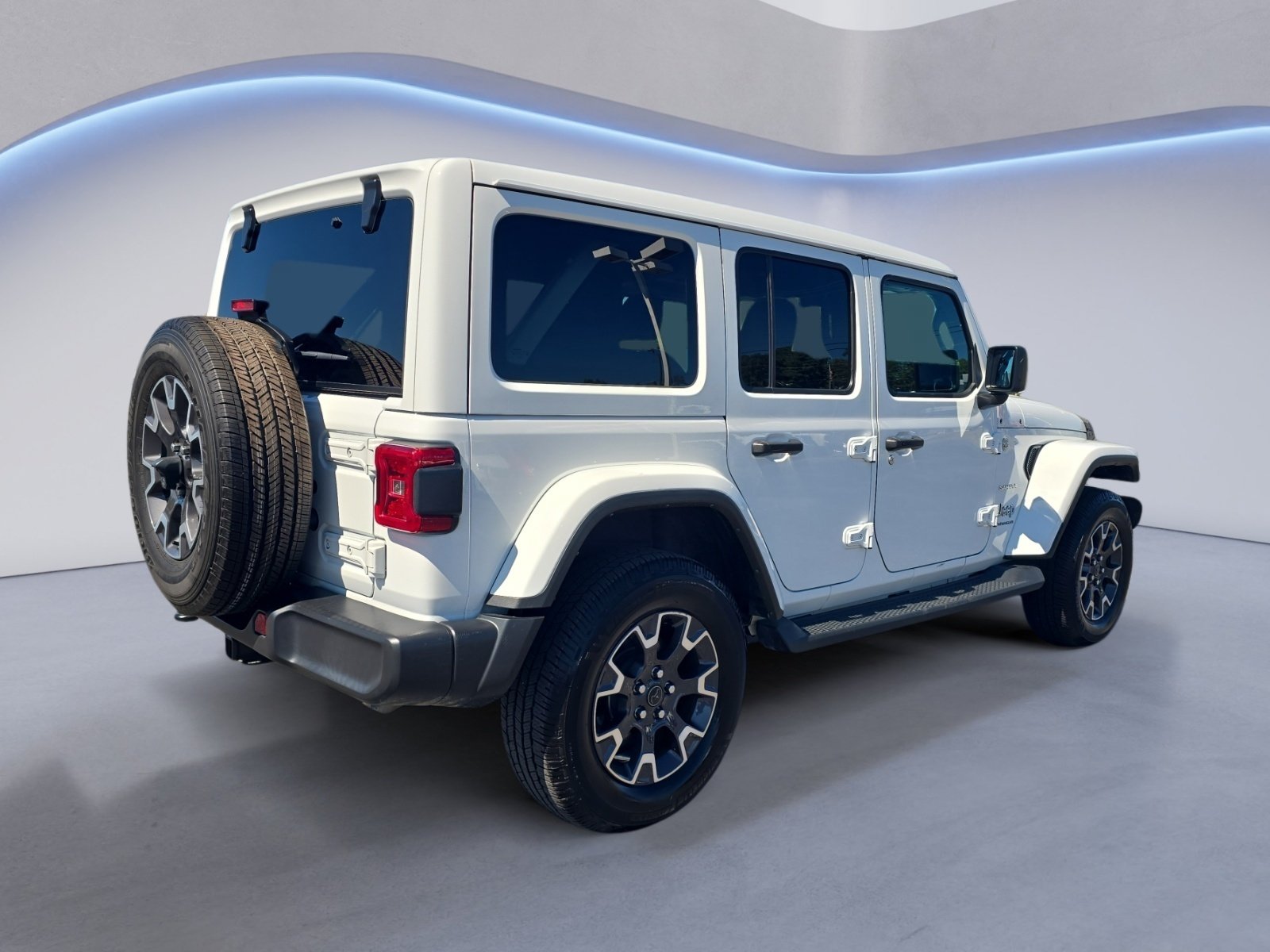 Used 2024 Jeep Wrangler Unlimited Sahara w/ Technology Group AWD/4WD image 6