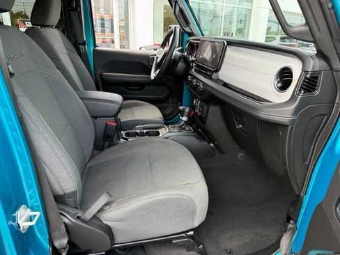 Used 2024 Jeep Wrangler Unlimited Sahara AWD/4WD image 22