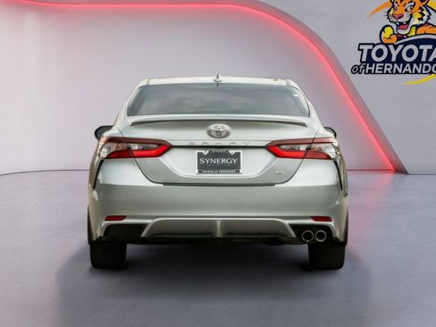 Used 2022 Toyota Camry SE w/ Cold Weather Package FWD image 6