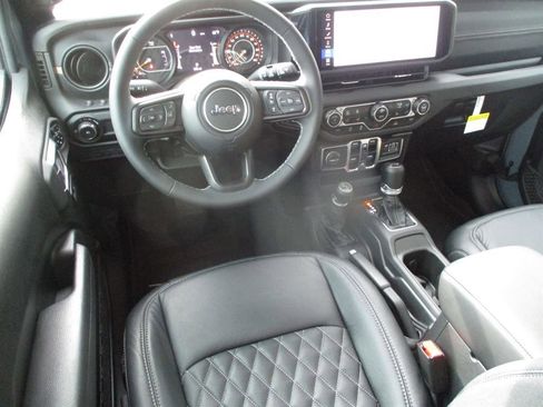 Used 2025 Jeep Wrangler Sport S image 12