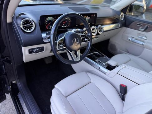 Used 2023 Mercedes-Benz GLB 250 4MATIC w/ Premium Package image 13