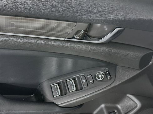 Used 2018 Honda Accord Sport image 25