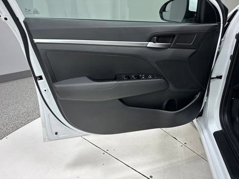 Used 2019 Hyundai Elantra SE w/ Cargo Package FWD image 8