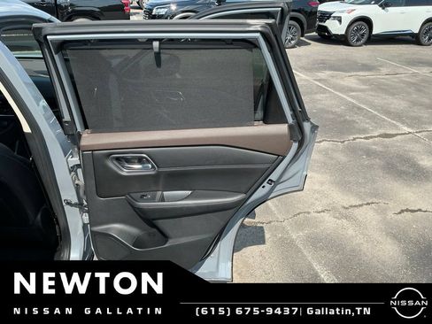 Used 2021 Nissan Rogue Platinum FWD image 40