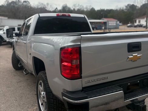 Used 2019 Chevrolet Silverado 2500 LT w/ LT Convenience Package image 4