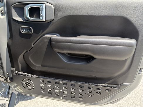 Used 2021 Jeep Gladiator Sport AWD/4WD image 17