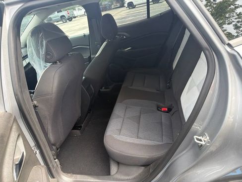 Used 2024 Chevrolet Trax LS w/ LS Convenience Package FWD image 8