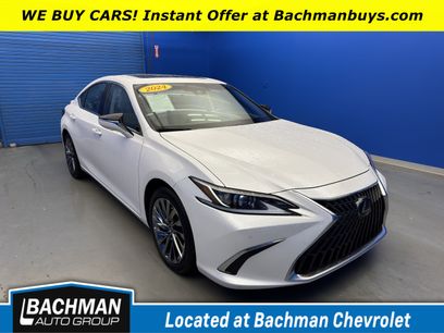 Used 2024 Lexus ES 300h w/ Luxury Package