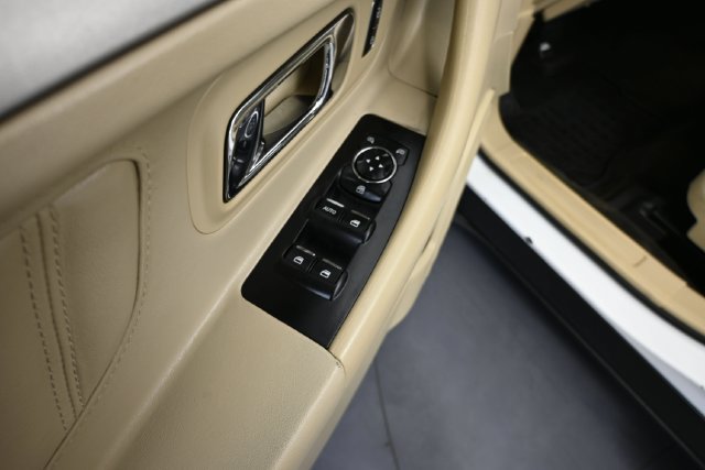Used 2018 Ford Taurus SE FWD image 14