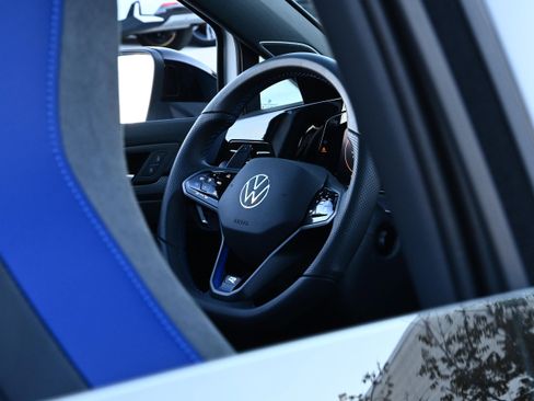 Used 2025 Volkswagen Golf w/ Euro Style Package image 24