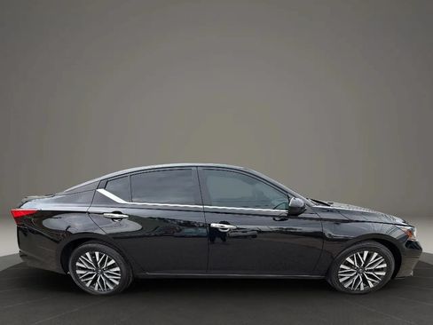 Used 2023 Nissan Altima 2.5 SV FWD image 4