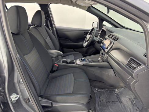 Used 2025 Nissan Leaf S image 14