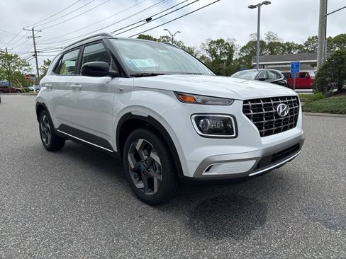 Certified 2025 Hyundai Venue Limited image 5