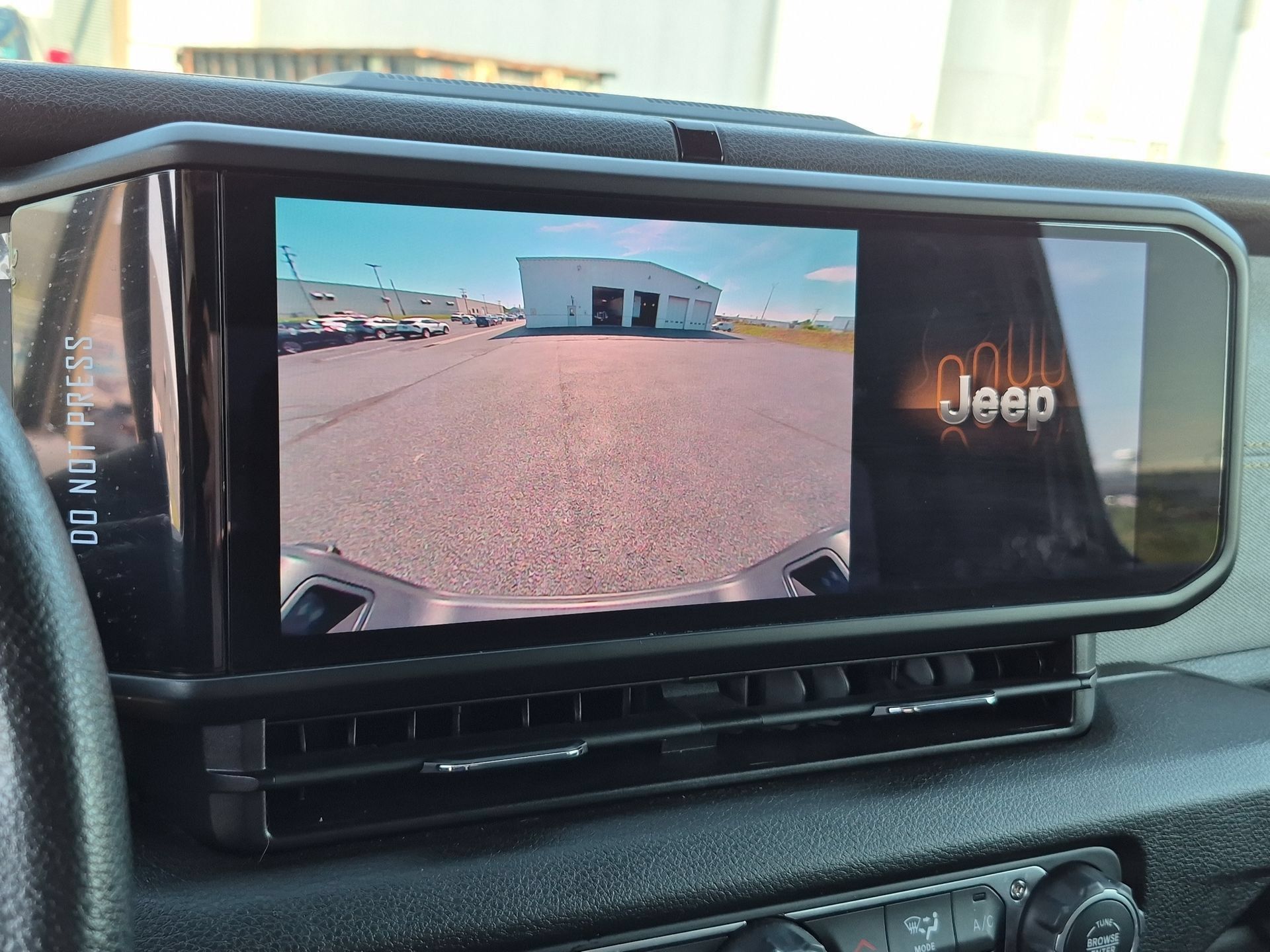 Used 2025 Jeep Gladiator Sport AWD/4WD image 14