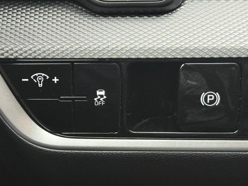 Certified 2025 Kia Sportage LX image 20